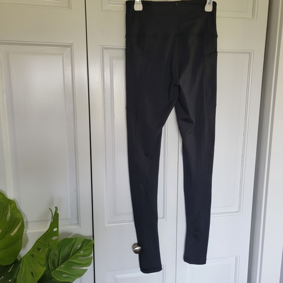 Victoria Secret On Point Flow Black Leggings Size 2 - Picture 3 of 7